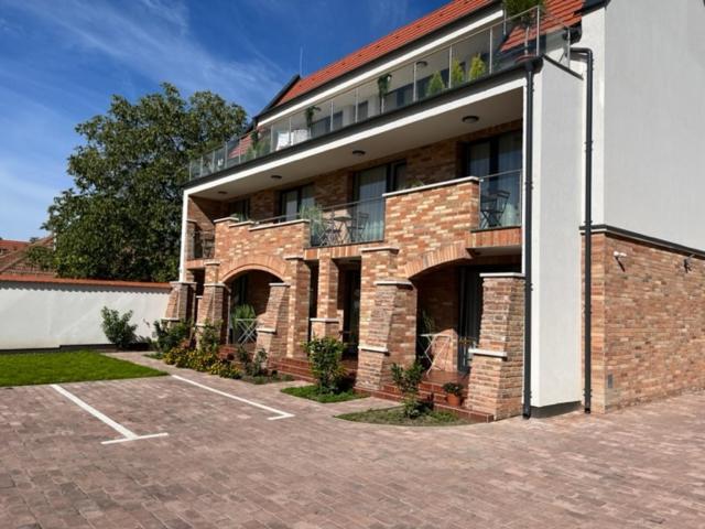 Castellum Apartmanhaz Gyula Extérieur photo